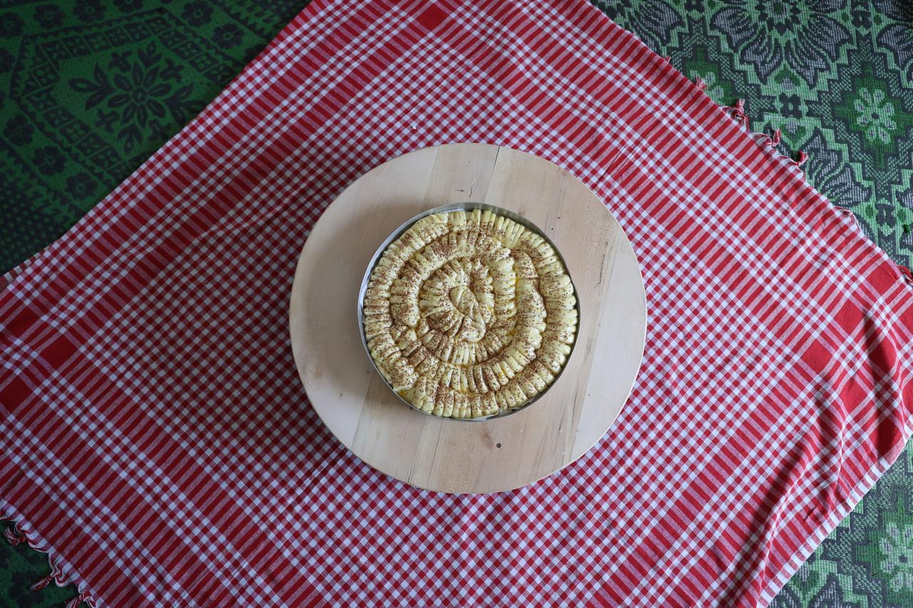Hand-rolled dizmana pastries lined up in a tray before baking. Tekirdag, Türkiye, February 28, 2026. (AA Photo)