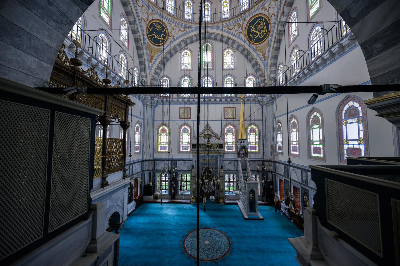 Gilded ornamentation and calligraphy in the prayer hall reveal the artistic style of 18th-century Ottoman architecture. Istanbul, Türkiye, February 27, 2026. (AA Photo)