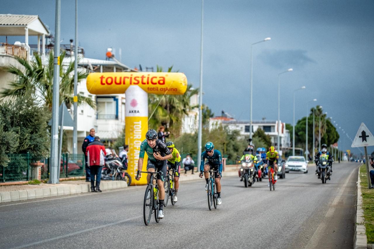 Cyclists compete during a previous edition of the Tour of Antalya along Antalya’s coastal roads. (Photo via Tour of Antalya)