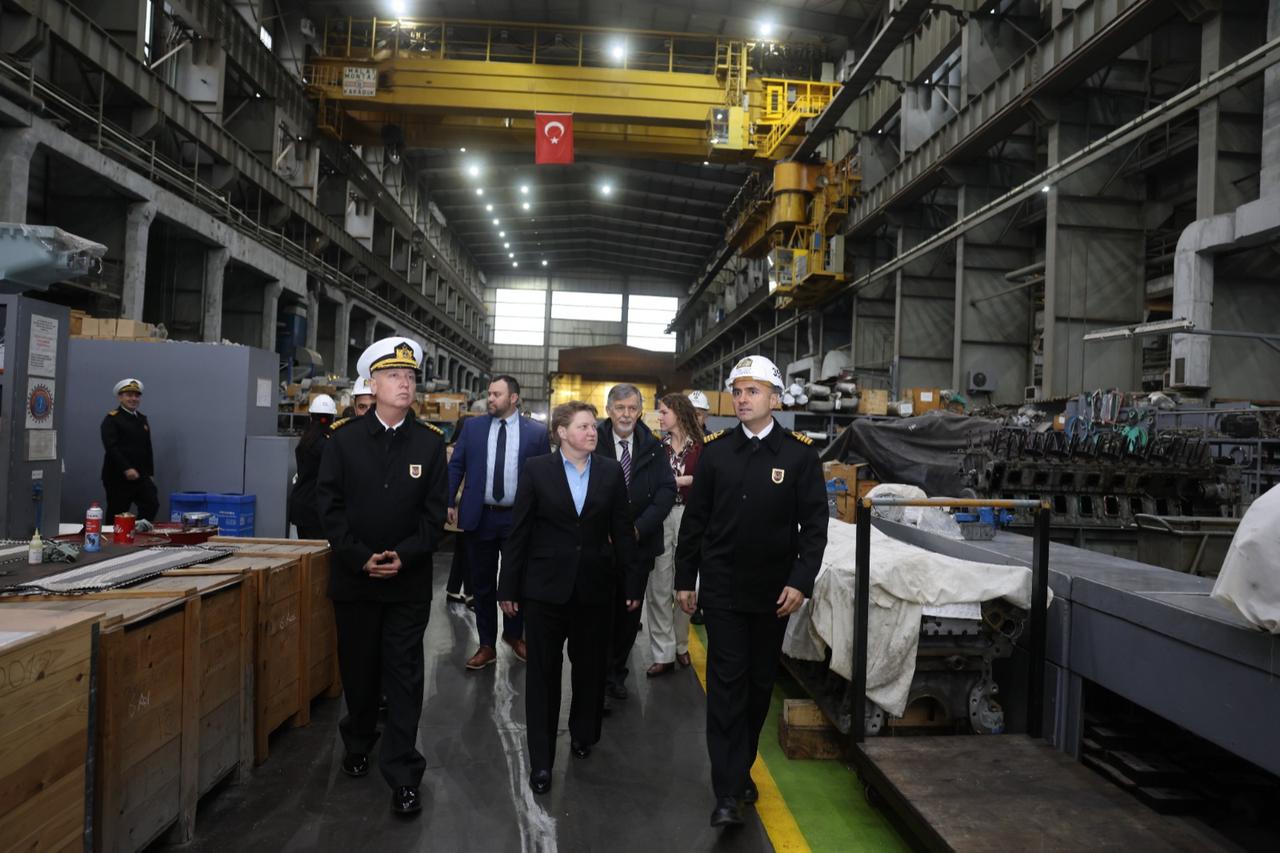 Turkish officials and officials from US Naval Sea Systems Command (NAVSEA) at the Istanbul Naval Shipyard Command in Istanbul, Türkiye, Jan. 25, 2026. (Photo via X/@tcsavunma)
