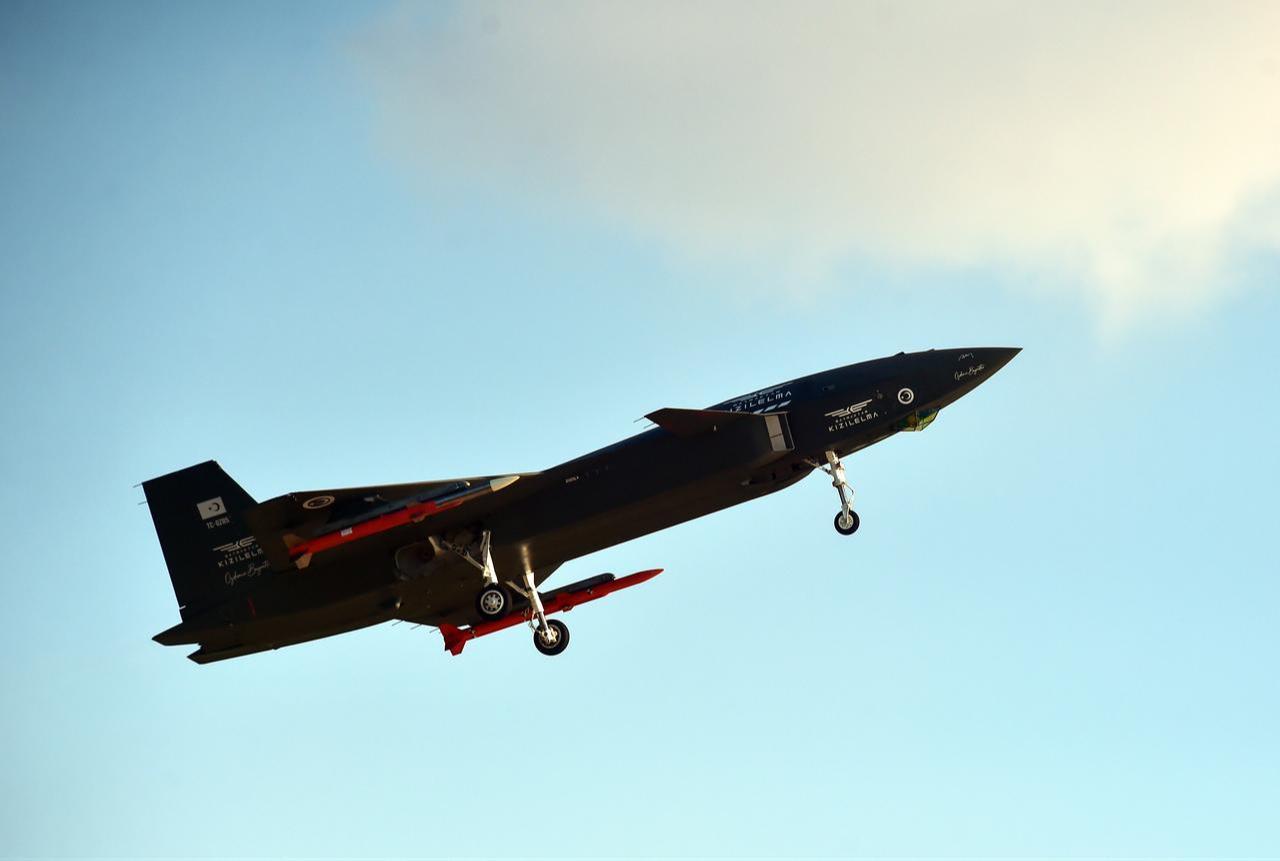 Bayraktar Kizilelma unmanned combat aircraft taking off at Baykar Flight Training and Test Center in Tekirdag, Corlu, Jan. 5, 2026. (IHA Photo)