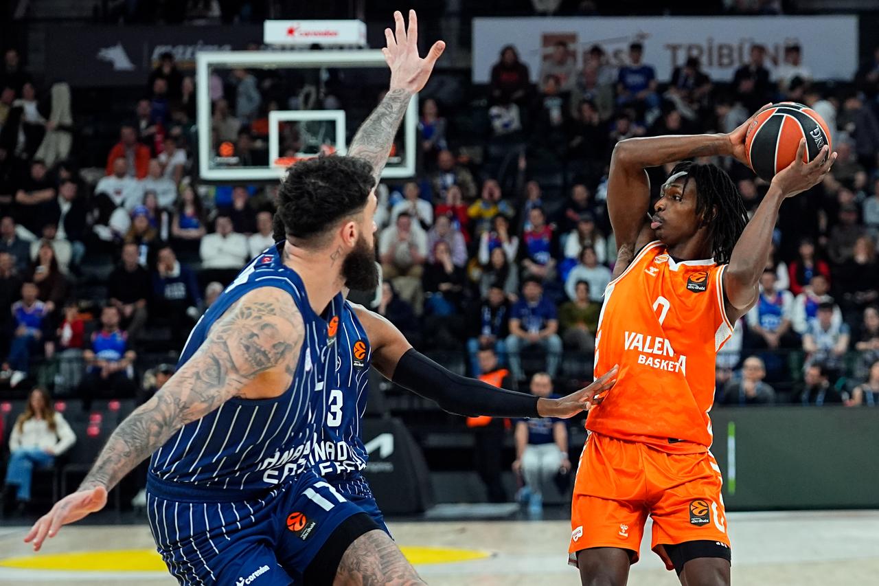 Efes defeats Valencia 107-90 to end prolonged EuroLeague drought