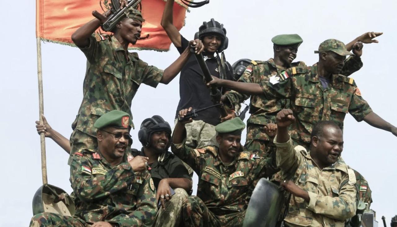 Members of Sudan's armed forces take part in a military parade held on Army Day in Gedaref, 14 August 2024 (AFP Photo )