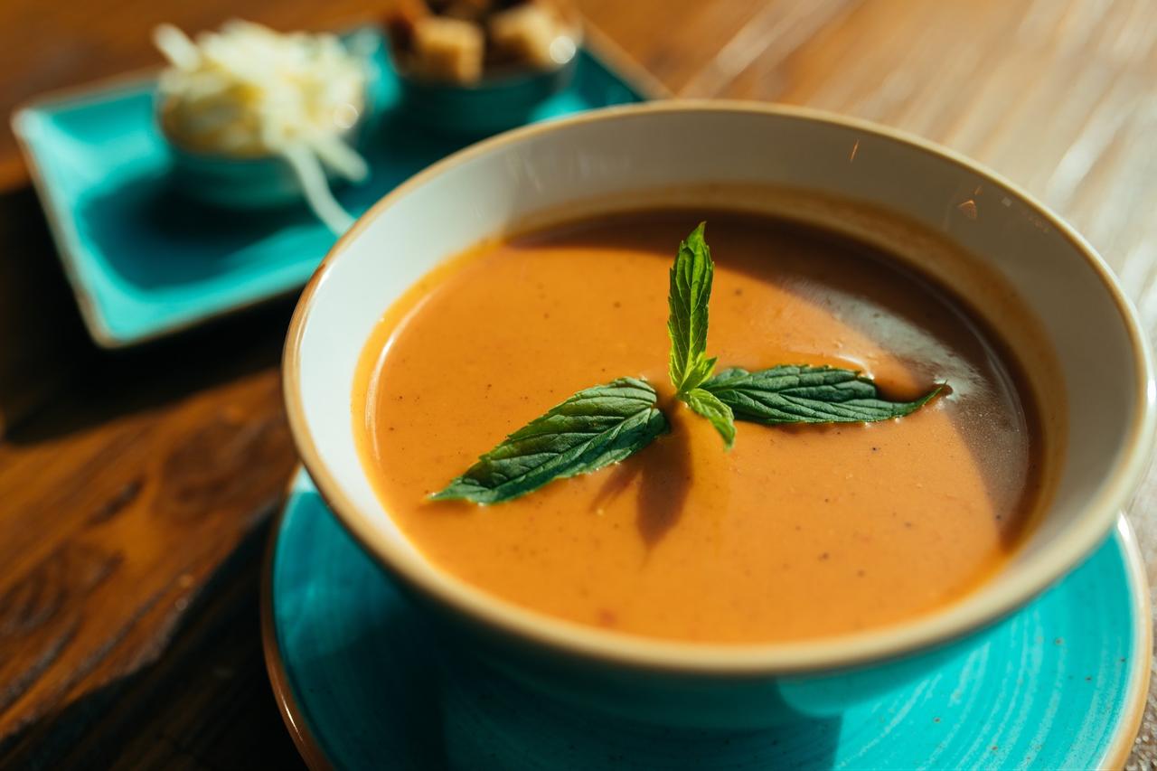 Traditional Turkish mercimek, or lentil soup. (Adobe Stock Photo)