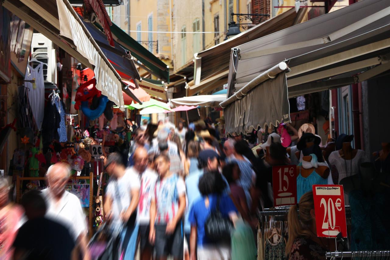 Eurozone inflation falls to 1.7% in January on energy price drop