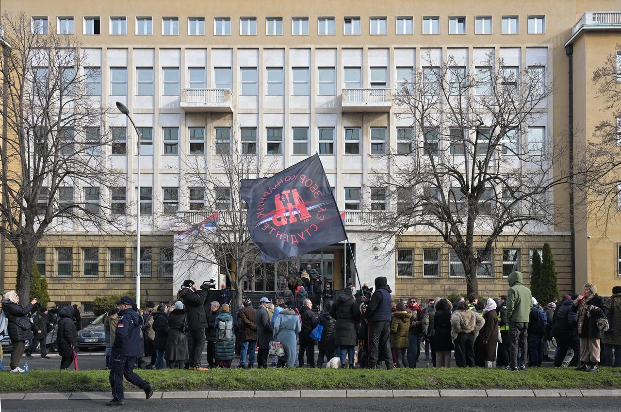 People gather in prostest outside the organized crime court building to watch the arrival of Selakovic for his trial along with three other senior officials over alleged abuse of office and forgery of an official document linked to a luxury hotel project on the site of Belgrade's bombed-out Yugoslav army headquarters, in Belgrade on February 4, 2026. (AFP Photo)