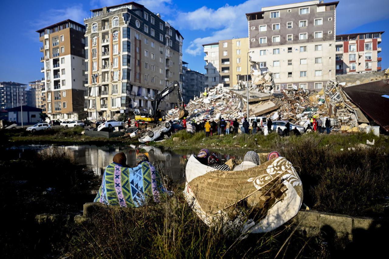 A woman grieves near collapsed building as search and rescue efforts continue at the collapsed Iskenderun State Hospital, Türkiye, February 7, 2023. (AA Photo)