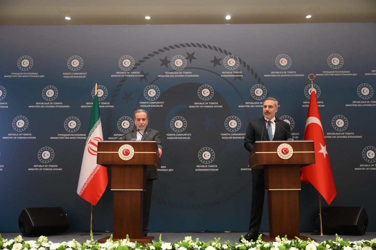 Turkish Foreign Minister Hakan Fidan (R) and Iranian Foreign Minister Abbas Araghchi hold a joint press conference in Istanbul, Türkiye on January 30, 2026. (AA Photo)