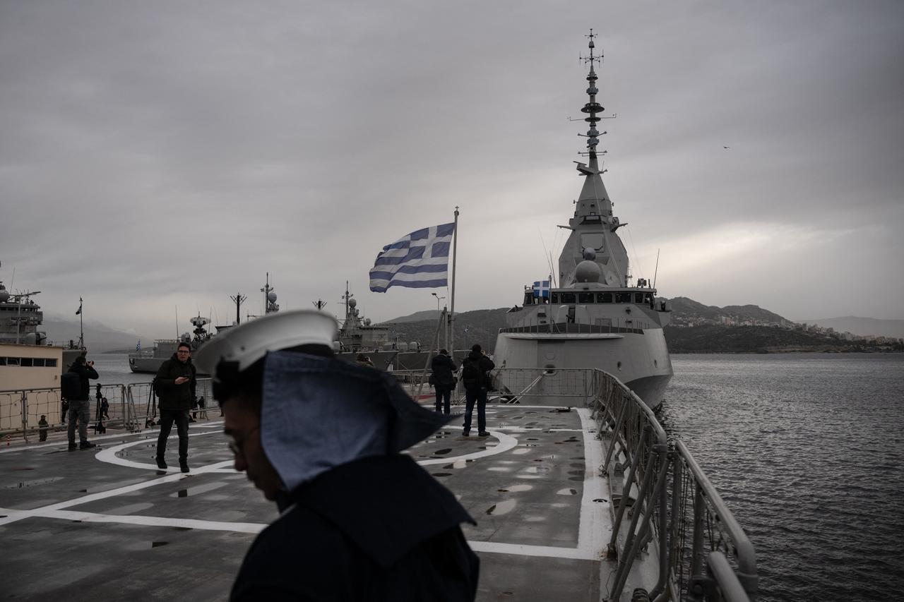 Greece arrests military officer for espionage  Image