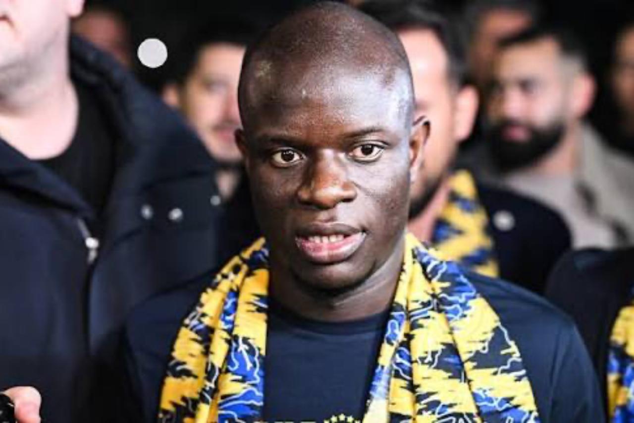 N’Golo Kante officially joins Fenerbahce after Istanbul ceremony