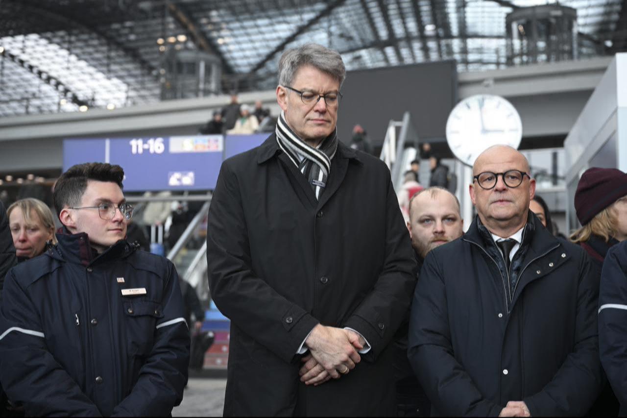 German Transport Minister Patrick Schnieder (C) and railway employees attend a moment of silence held at Berlin Central Station in memory of 36-year-old Turkish train conductor Serkan C. in Germany, on February 4, 2026. (AA Photo)