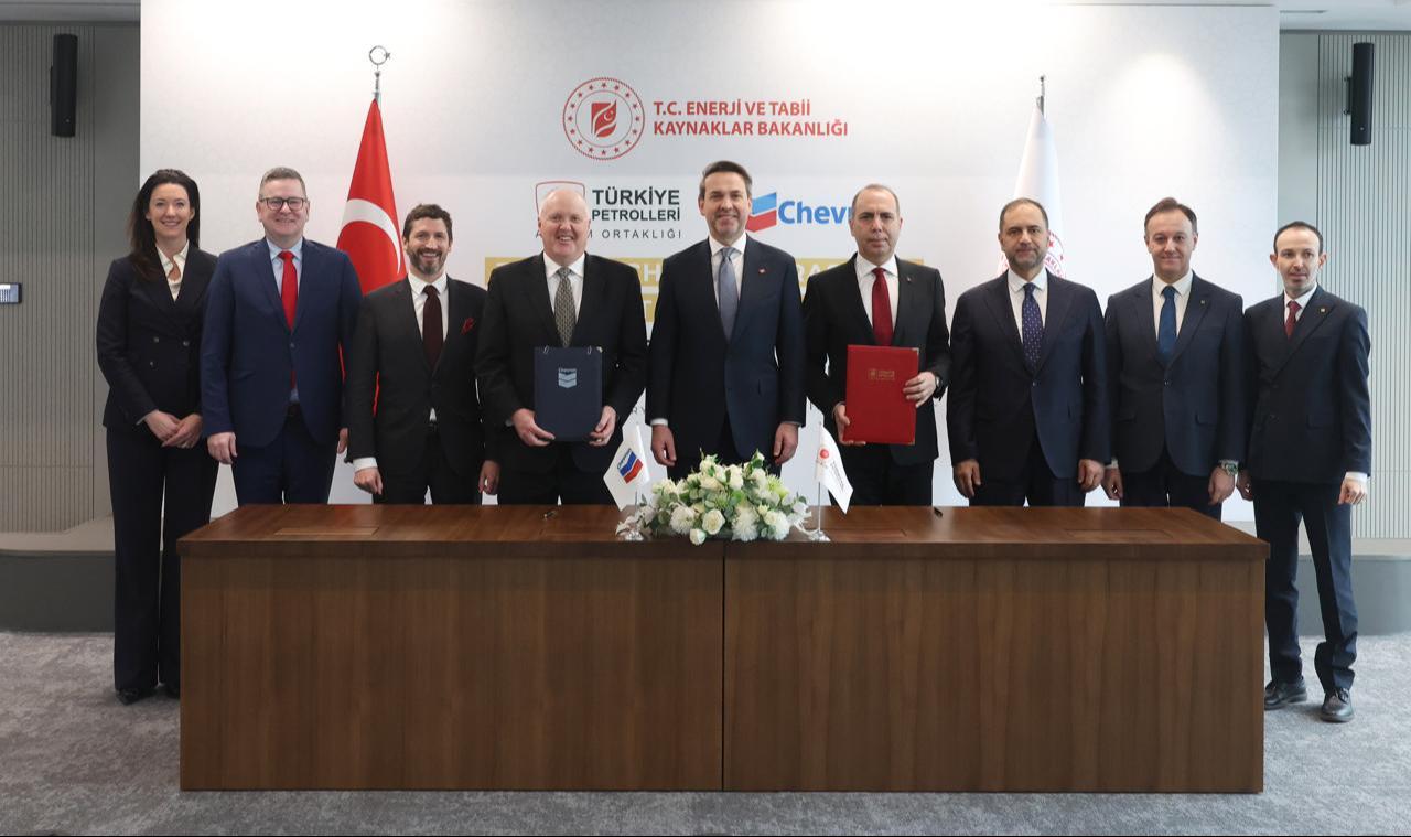 Turkish Petroleum Corporation and US energy giant Chevron signed a memorandum of understanding to explore and produce oil and natural gas, in the presence of Energy and Natural Resources Minister Alparslan Bayraktar (C), in Istanbul, Türkiye on February 5, 2026. (AA Photo)