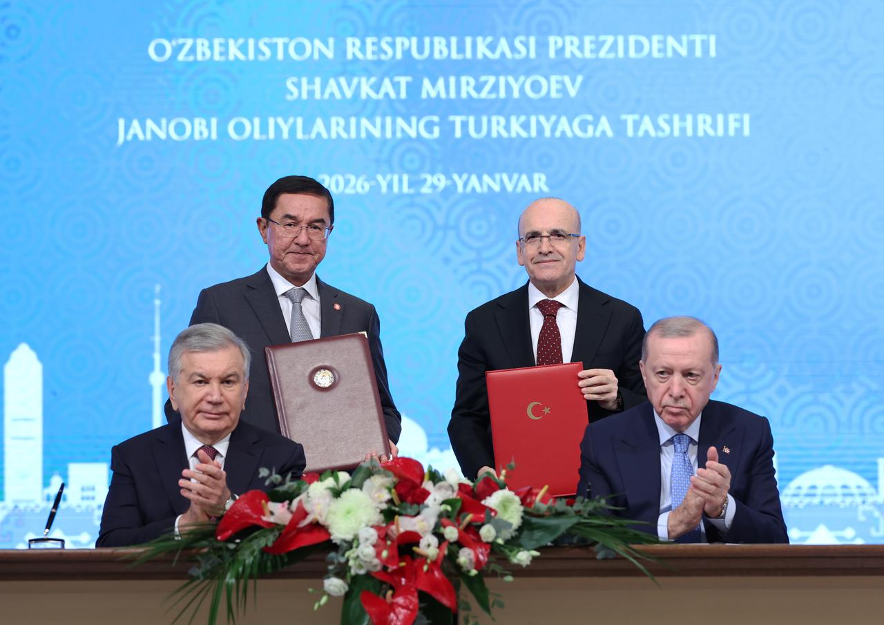Turkish President Recep Tayyip Erdogan (front R) and Uzbekistan President Shavkat Mirziyoyev (front L) witness the signing of agreements between the two countries at the Presidential Complex in Ankara, Türkiye, on Jan. 29, 2026. (TUR Presidency / AA Photo)