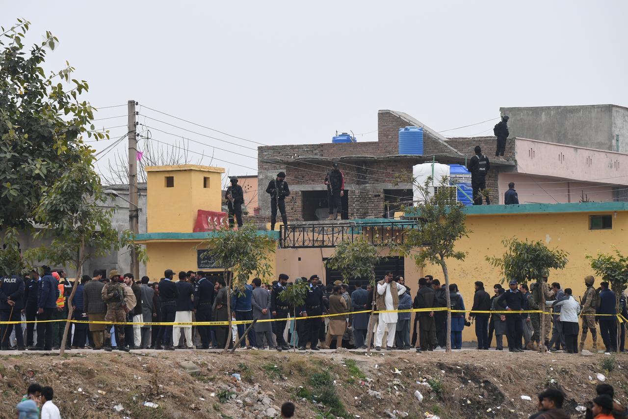 Blast at Shiite mosque in Islamabad kills over 30, wounds dozens