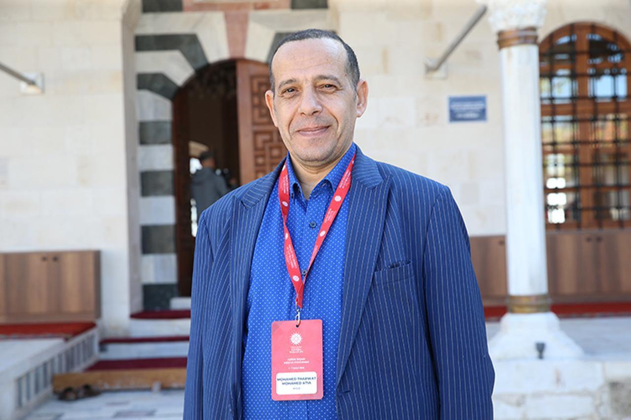 Egyptian journalist Mohammed Tharwat speaks during a press tour in Hatay, reviewing reconstruction work after the Feb. 6, 2023, earthquakes, in Hatay, Türkiye, February 4, 2026. (AA Photo)