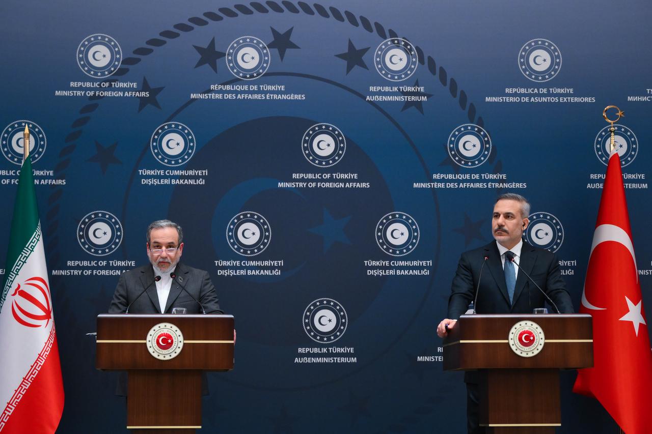 Foreign Minister Hakan Fidan (R) and Iranian Foreign Minister Abbas Araghchi (L) hold a joint press conference in Istanbul, January 30, 2026. (AA Photo)