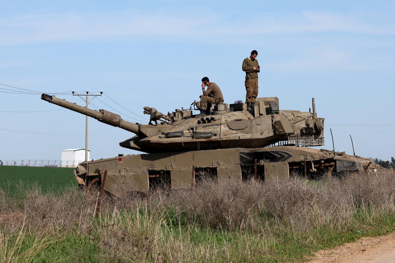 This picture taken from a position at Israel's border with the Gaza Strip shows Israeli troops deployed near the border fence with the besieged Palestinian territory, Feb. 5, 2026. (AFP Photo)