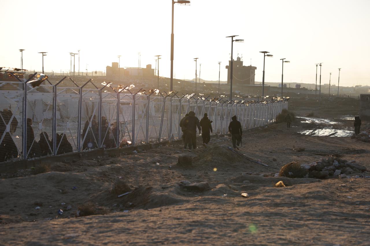 Syrian army increases security measures in and around al-Hol camp, located south of Al-Hasakah, where families of Daesh members, are being held, in Syria, Jan. 25, 2026. (AA Photo)
