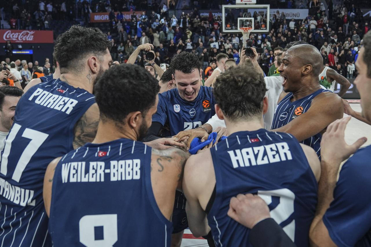 Anadolu Efes wins 2nd straight game, 92–82 over Zalgiris in EuroLeague