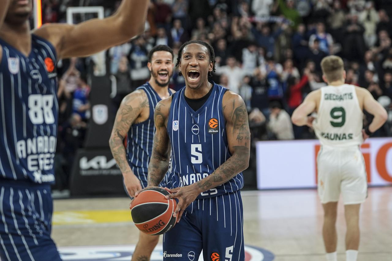 Players of Anadolu Efes celebrate after winning the EuroLeague week 27 basketball match between Anadolu Efes and Zalgiris at the Turkcell Basketball Development Center in Istanbul, Türkiye, on February 6, 2026. ( AA Photo )