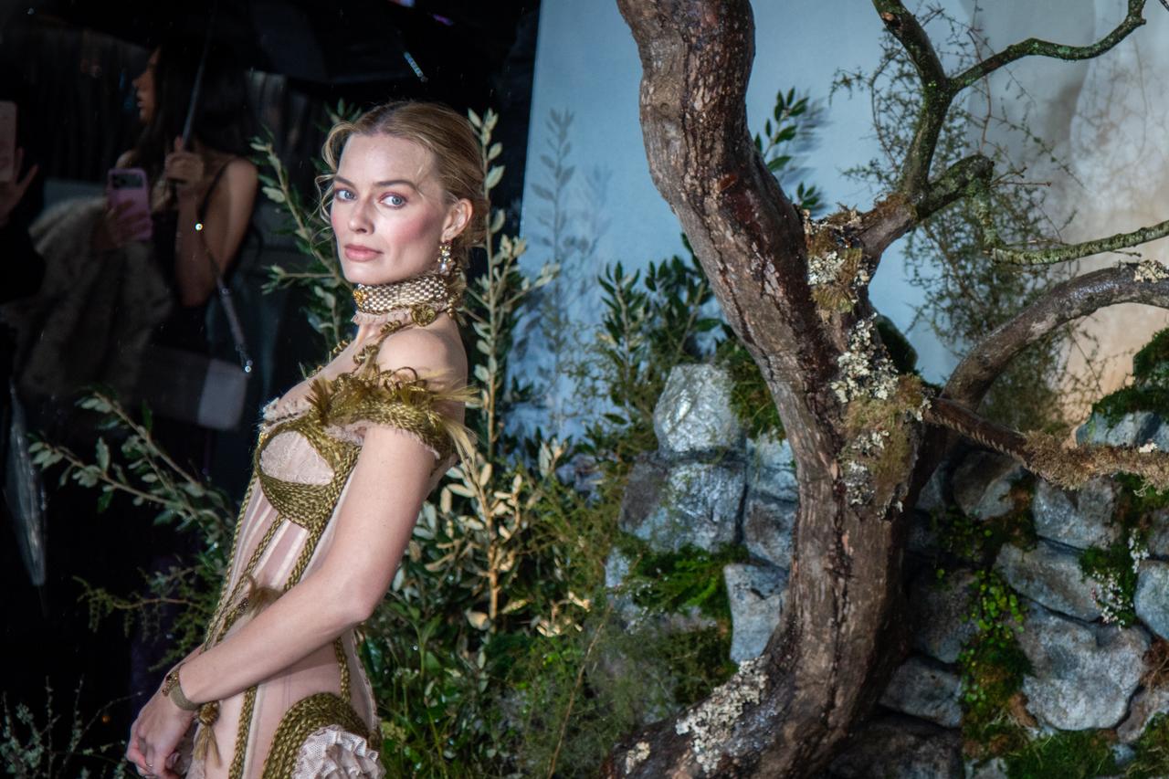 Margot Robbie steals spotlight in Dilara Findikoglu gown at London premiere