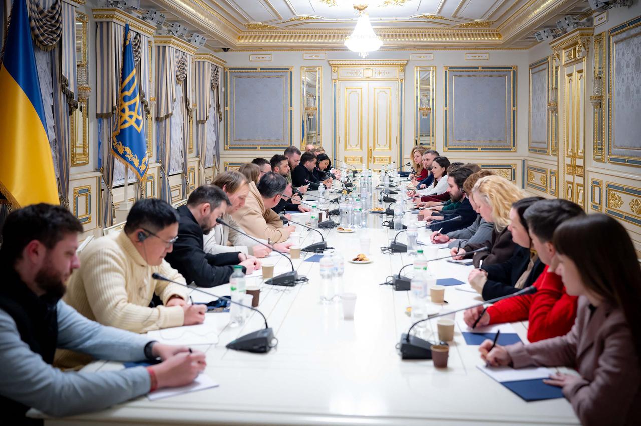 Ukraine's President Volodymyr Zelenskyy (C-L) chairs a meeting with journalists at his office in Kyiv, Feb. 6, 2026. (Photo by Handout/Ukrainian Presidential Press Service/AFP)