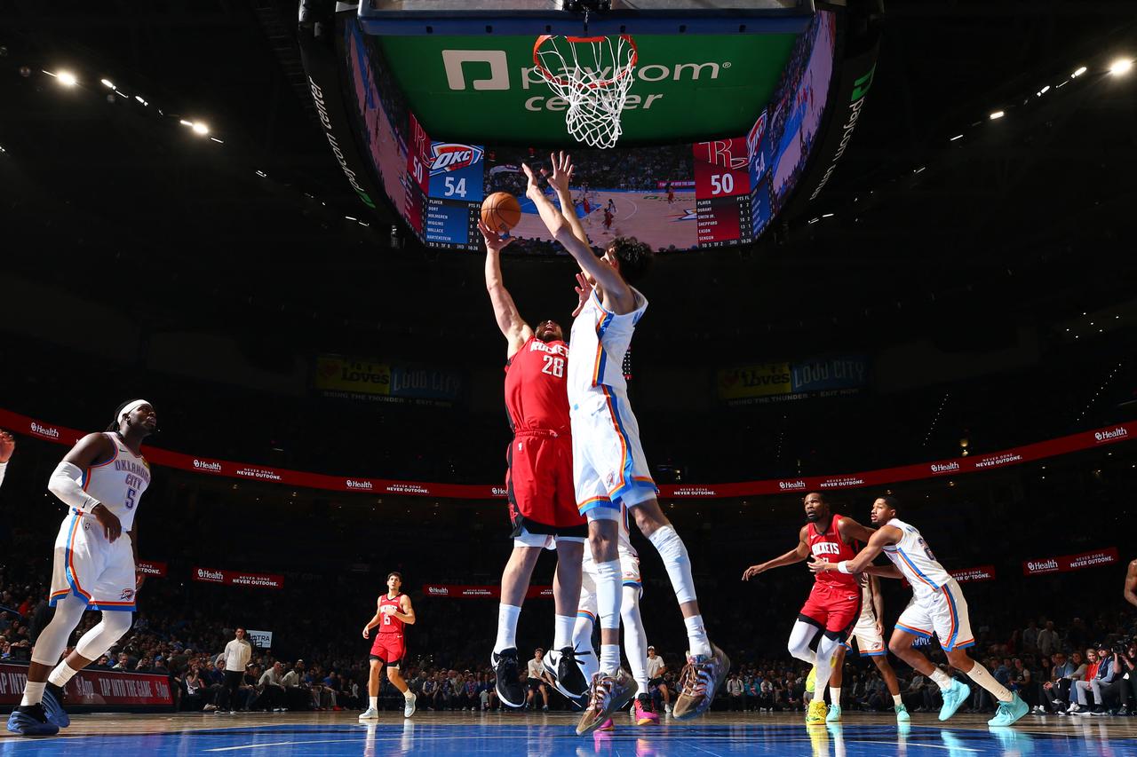 Alperen Sengun #28 of the Houston Rockets drives to the basket during the game against the Oklahoma City Thunder at Paycom Center in Oklahoma City, February 7, 2026. (AFP Photo)