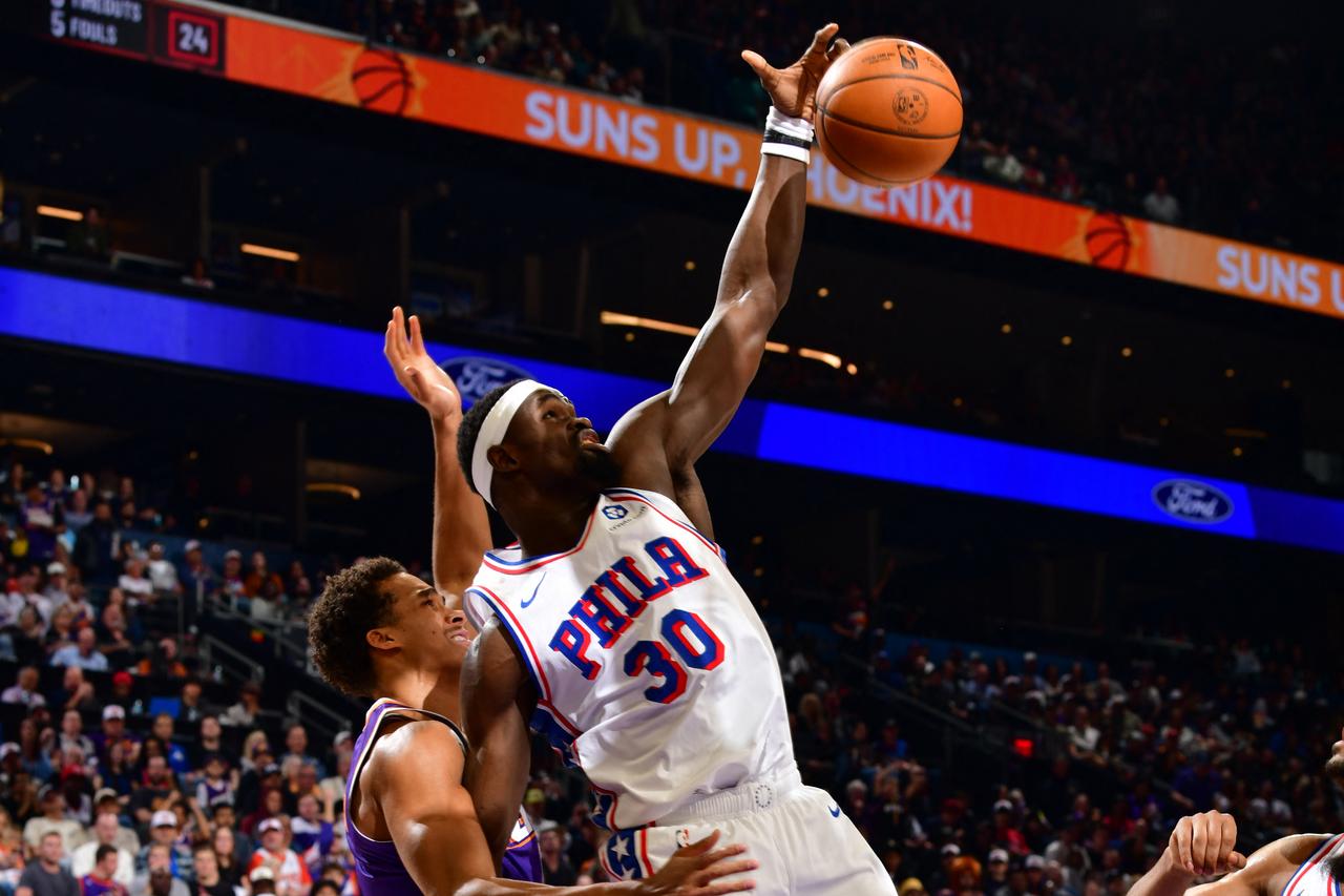 Bona shines off bench as 76ers beat Suns 109-103