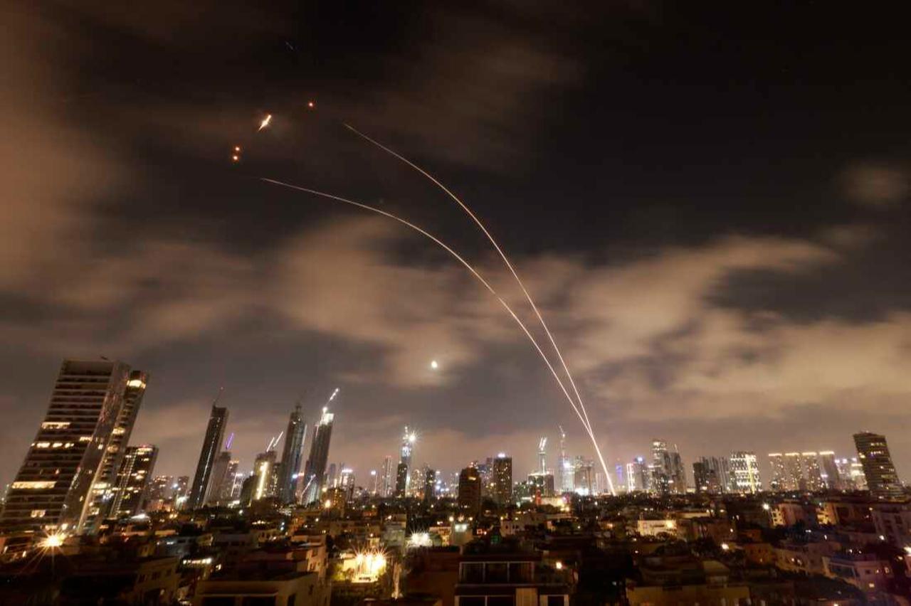 Israeli air defense systems are activated to intercept Iranian missiles over the Israeli city of Tel Aviv early on June 18, 2025. (AFP Photo)