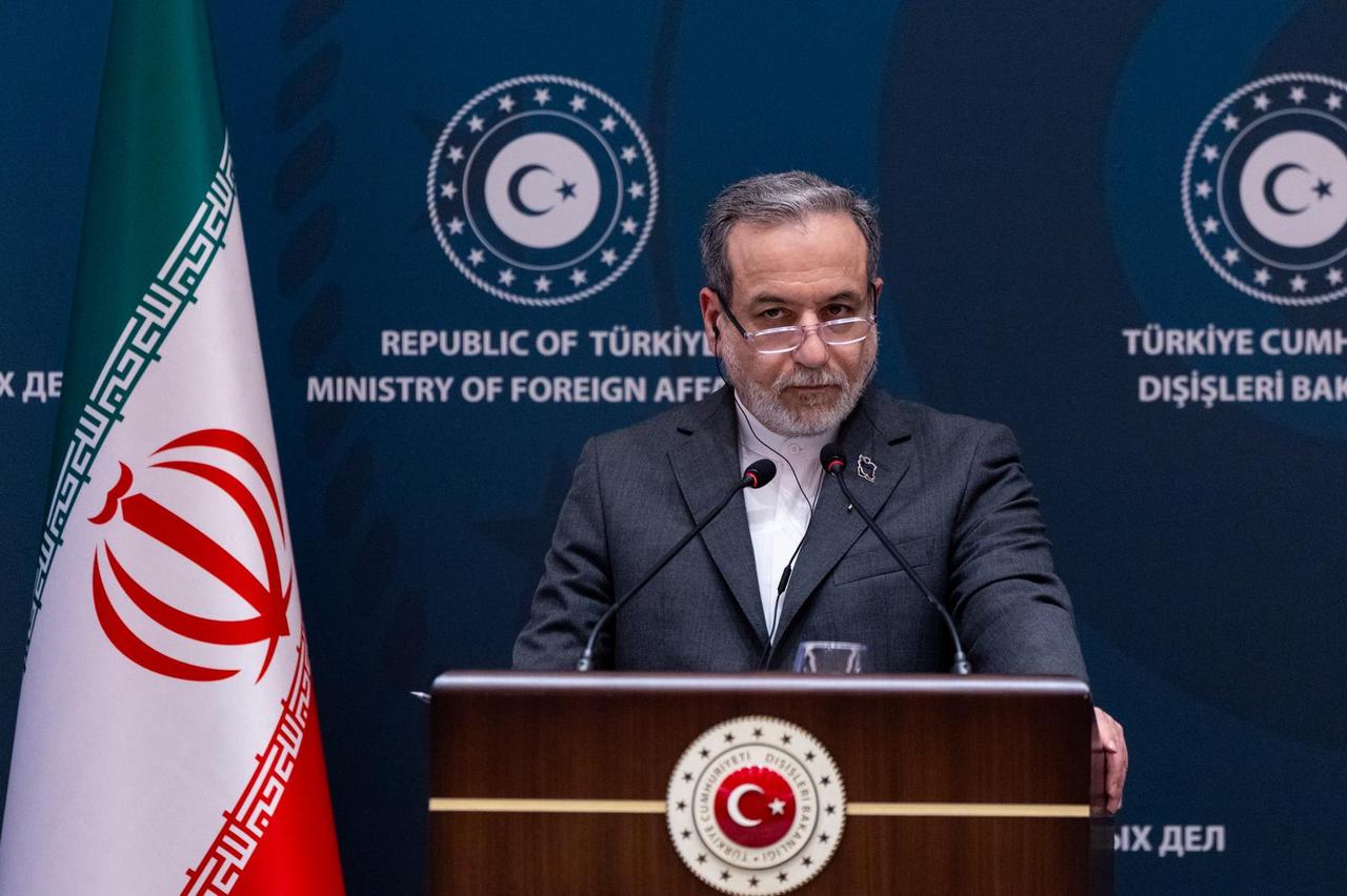 Iranian Foreign Minister Abbas Araghchi and Turkish Foreign Minister Hakan Fidan (not seen) hold a joint press conference in Istanbul, Türkiye,  January 30, 2026. (AA Photo)