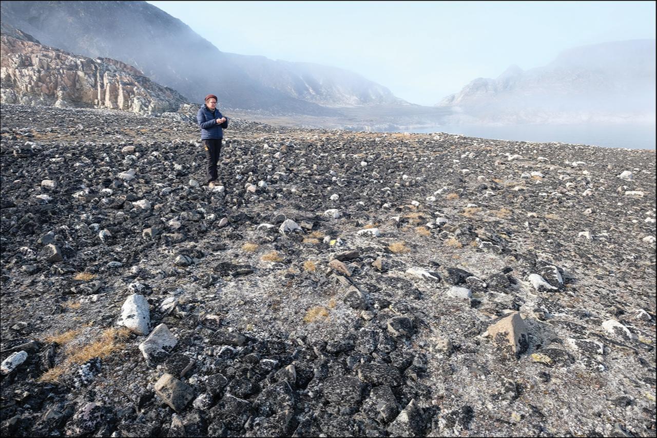 Bilobate tent ring with an axial feature at Isbjørne Island, Feb. 9, 2026. (Courtesy of Antiquity)