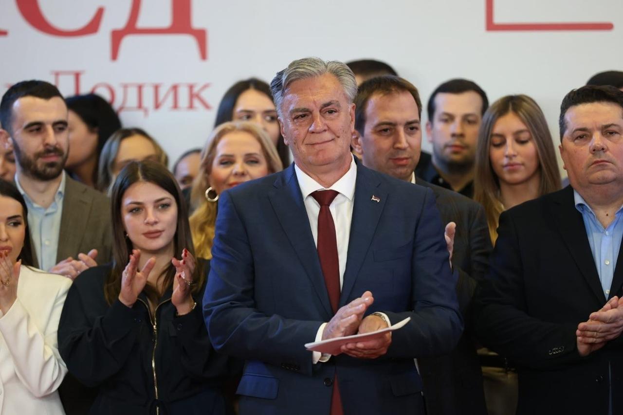 Union of Independent Social Democrats (SNSD) party candidate Sinisa Karan (L), on Feb. 8, 2026. (IHA Photo)