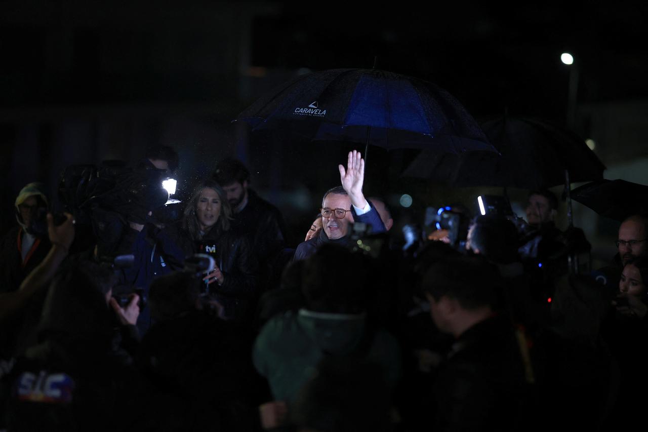 Seguro claims landslide victory in Portugal presidential election