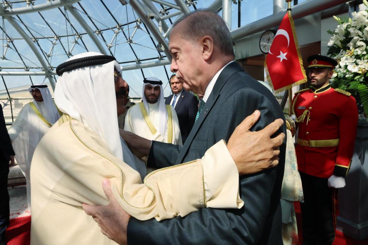 Erdogan phones Kuwaiti emir, pledges Türkiye's support for peace after strikes