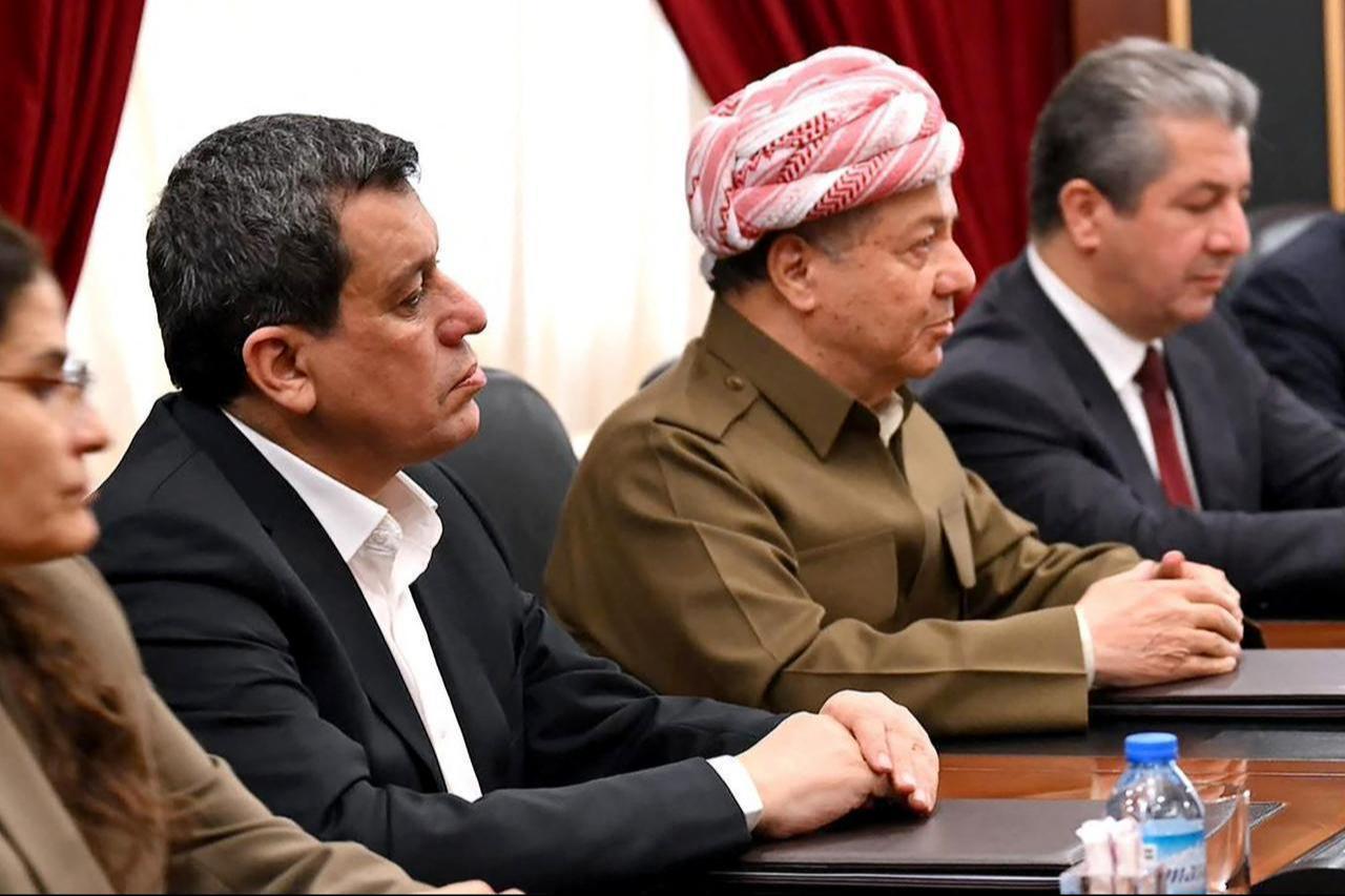 Kurdish political leader Massoud Barzani (2nd L) sitting next to the head of the SDF's Mazloum Abdi (L) as they meet with US Special Envoy to Syria in Erbil, January 17, 2026. (AFP photo)