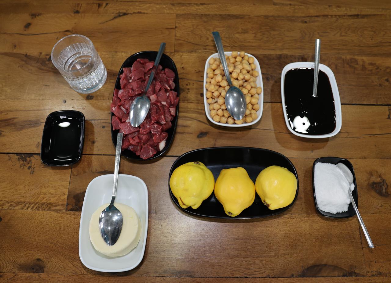 Osmancik quince stew, which is made without tomato paste, gets its yellow and brown tones from quince and grape molasses. Türkiye, March 11, 2026. (AA Photo)