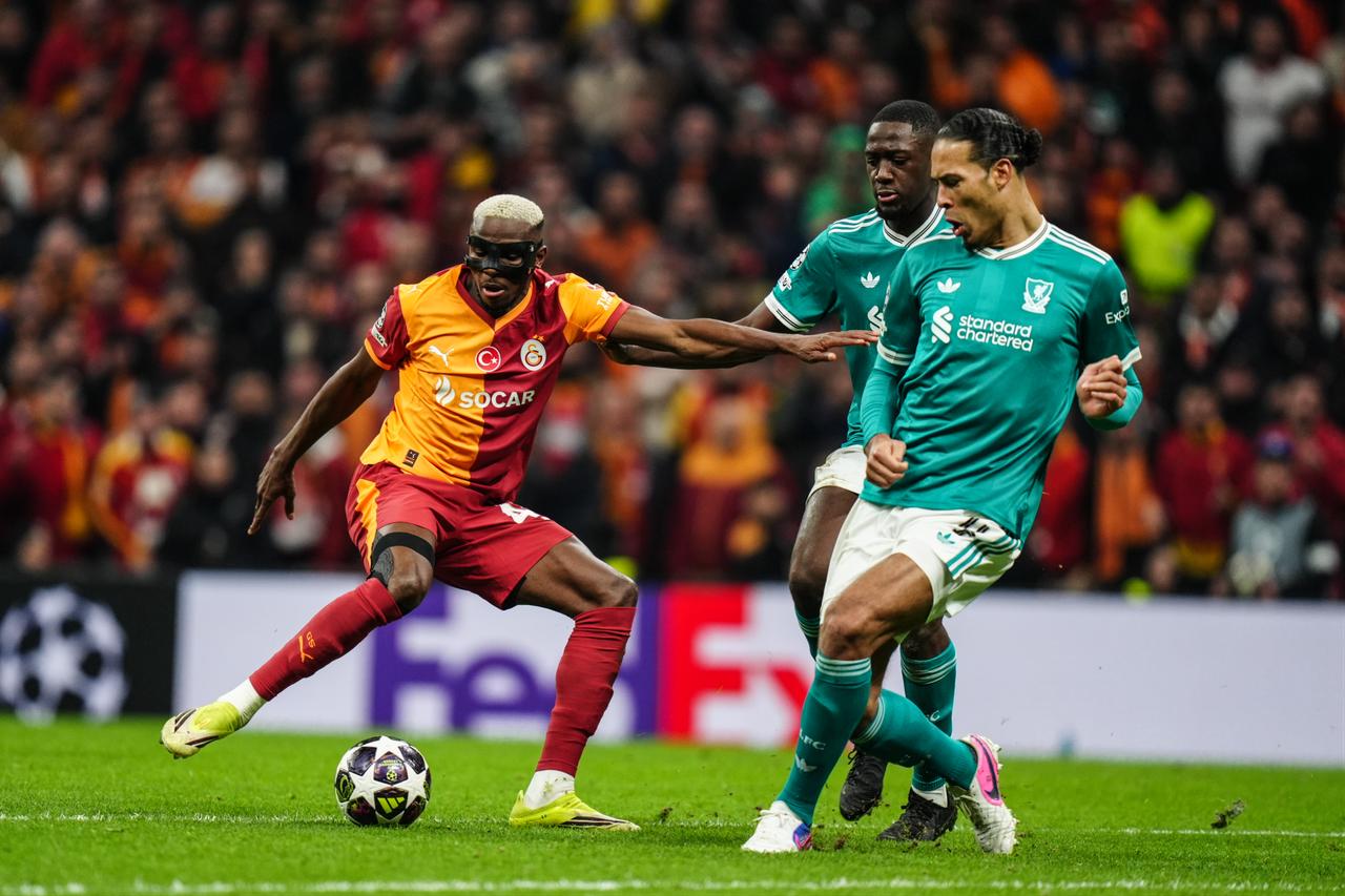 Victor Osimhen (L) of Galatasaray in action against Virgil van Dijk (R) of Liverpool during the UEFA Champions League round of 16 play-off first leg match between Galatasaray and Liverpool at RAMS Park in Istanbul, Türkiye, March 10, 2026. (AA Photo)