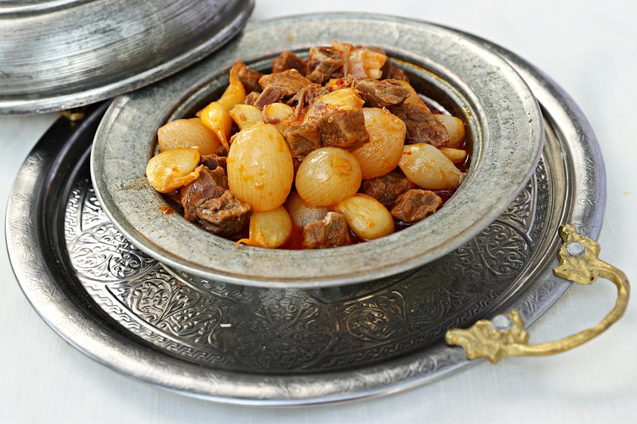 How garlic and rock salt shape this classic Turkish meat dish
