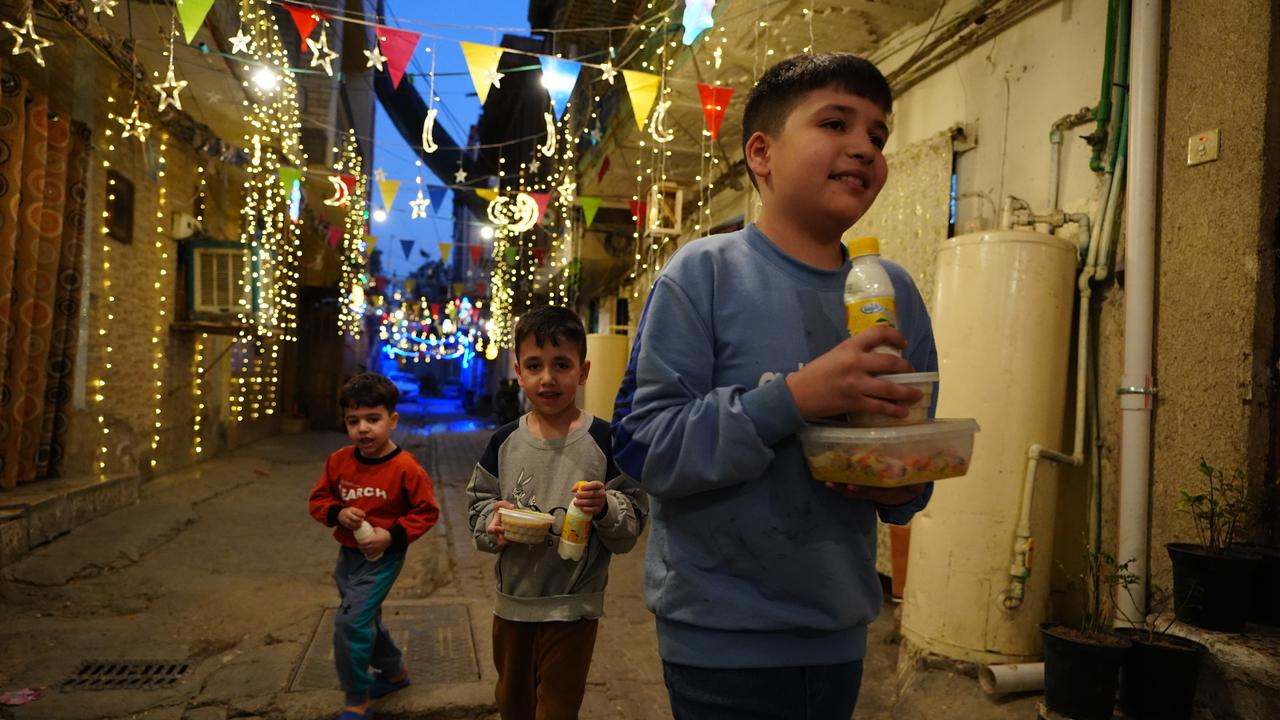 Neighbor-to-neighbor iftar tradition lives on in Baghdad during Ramadan