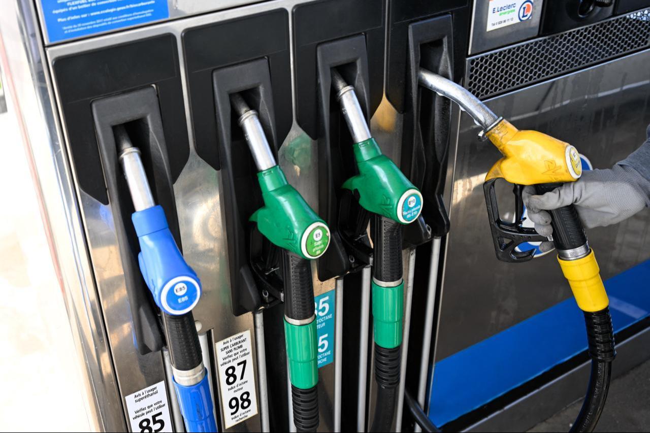 A motorist takes B7/diesel fuel pump to fill up his car at a Leclerc petrol station , in Thionville, northeastern France on March 9, 2026. (AFP Photo)
