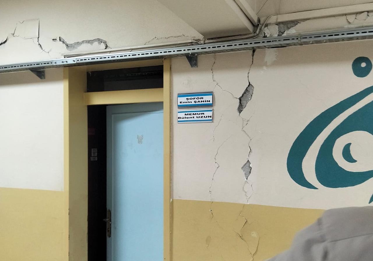 Cracks and plaster damage are seen on the walls of Aysel Nadide Basar Boarding Secondary School after a magnitude 5.5 earthquake struck the Niksar district of Tokat in northern Türkiye on March 13, 2026. (AA Photo)