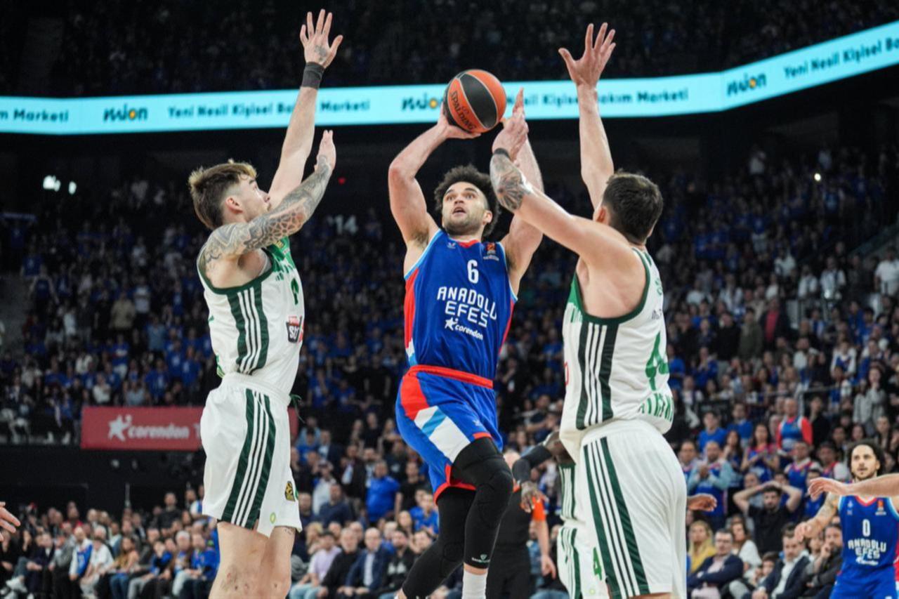 Anadolu Efes stuns Bayern Munich with last-second three in EuroLeague thriller