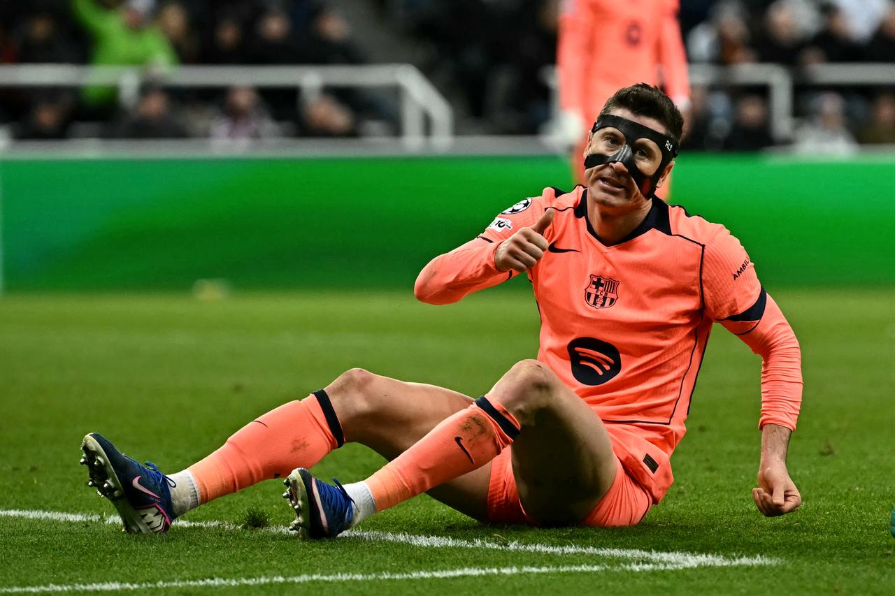 Barcelona's Polish forward #09 Robert Lewandowski reacts after failing to score during the UEFA Champion's League, round of 16 football match between Newcastle United and FC Barcelona at St James' Park in Newcastle-upon-Tyne, north east England, March 10, 2026. (AFP Photo)