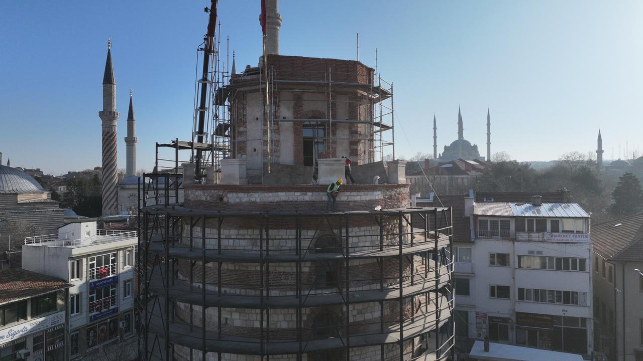 Restoration teams work on the upper section of the Macedonian Tower in Edirne, northwestern Türkiye, March 13, 2026. (AA Photo)