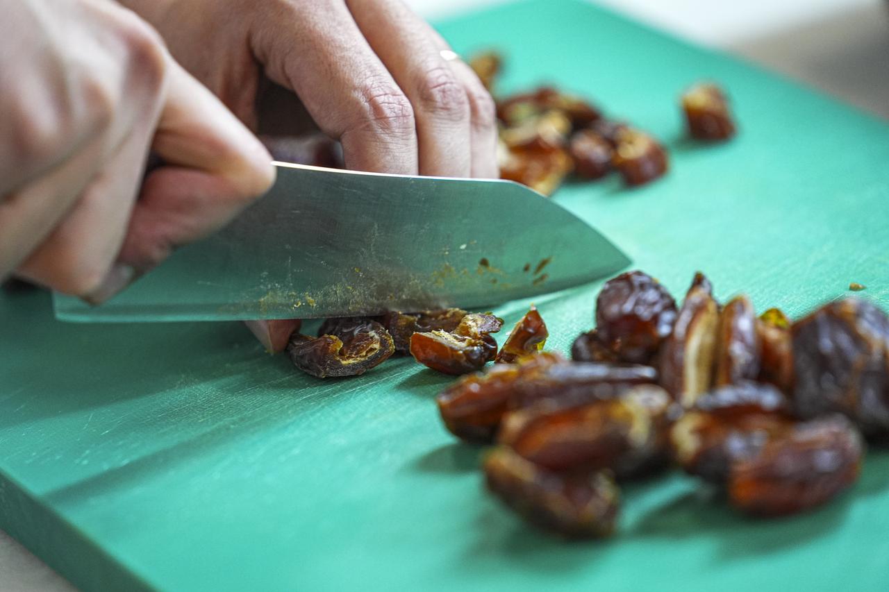 Using dates as a natural sweetener, this Ramadan dessert offers both flavor and nutritional benefits. Izmir, Türkiye, March 12, 2026. (AA Photo)