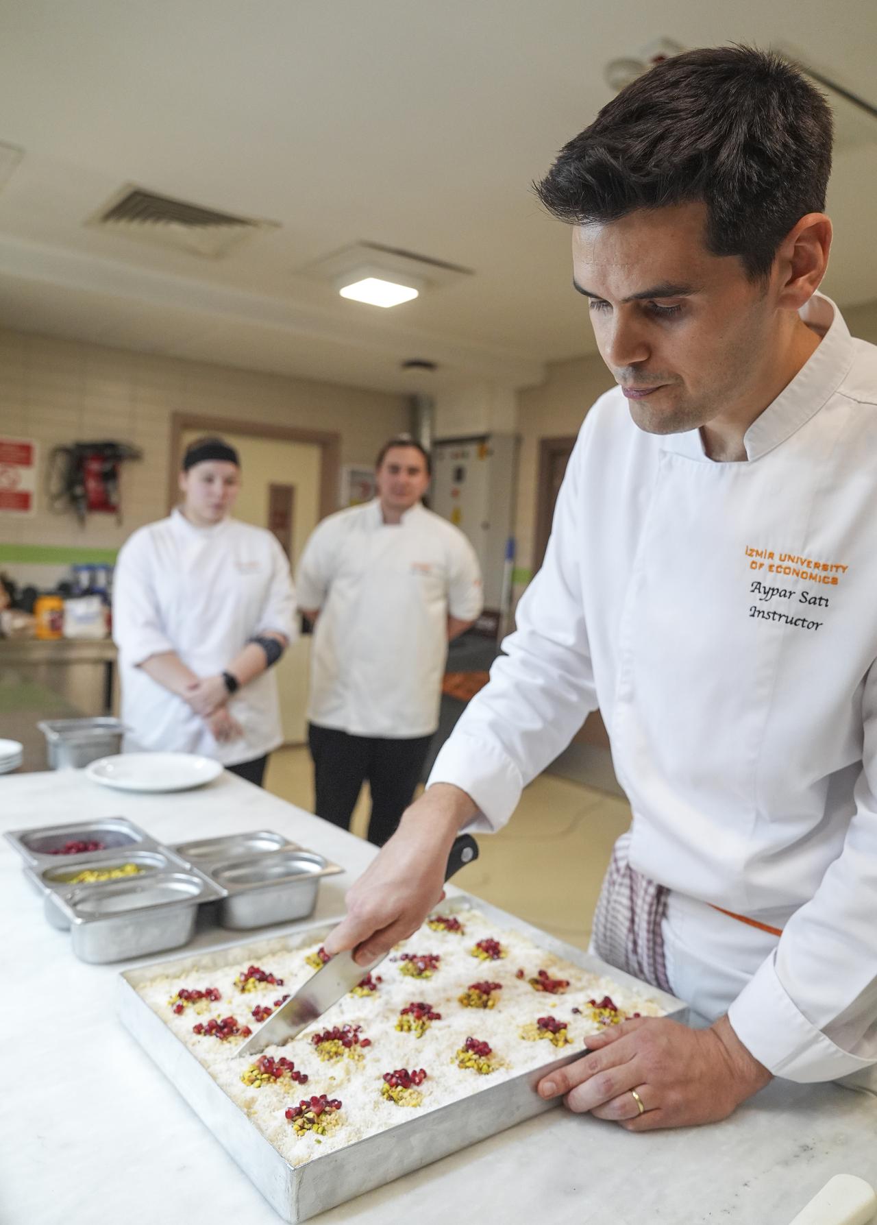 This version of gullac brings the Ottoman tradition of using honey and molasses into a modern culinary context. Izmir, Türkiye, March 12, 2026. (AA Photo)