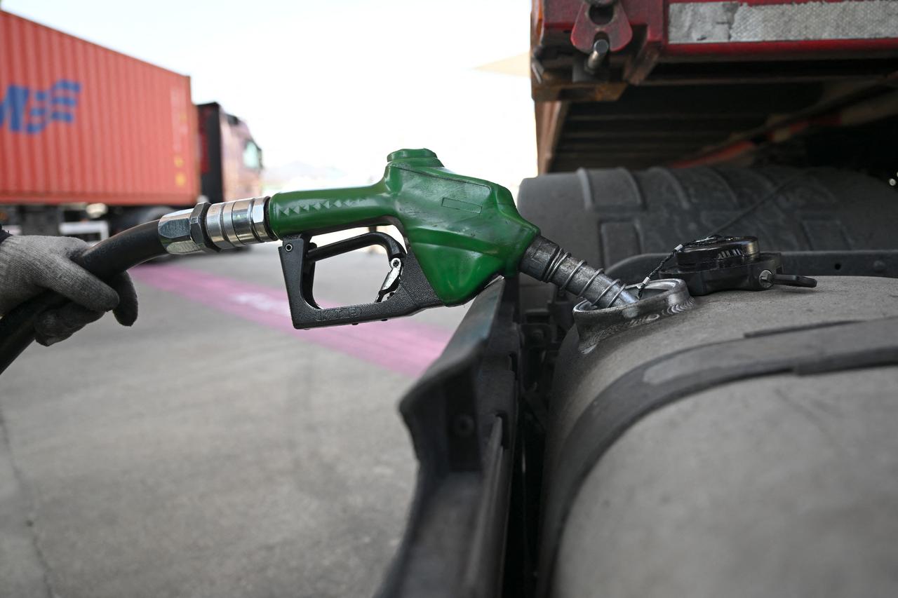 US eases Russian oil sanctions amid Iran war and rising crude prices