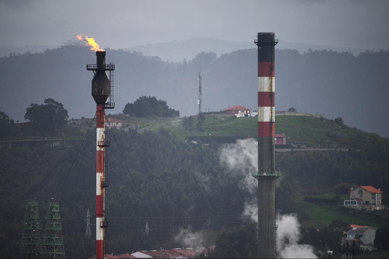 This photograph shows gas flares at the Repsol oil refinery in A Coruna, northwestern Spain, on March 11, 2026. (AFP Photo)