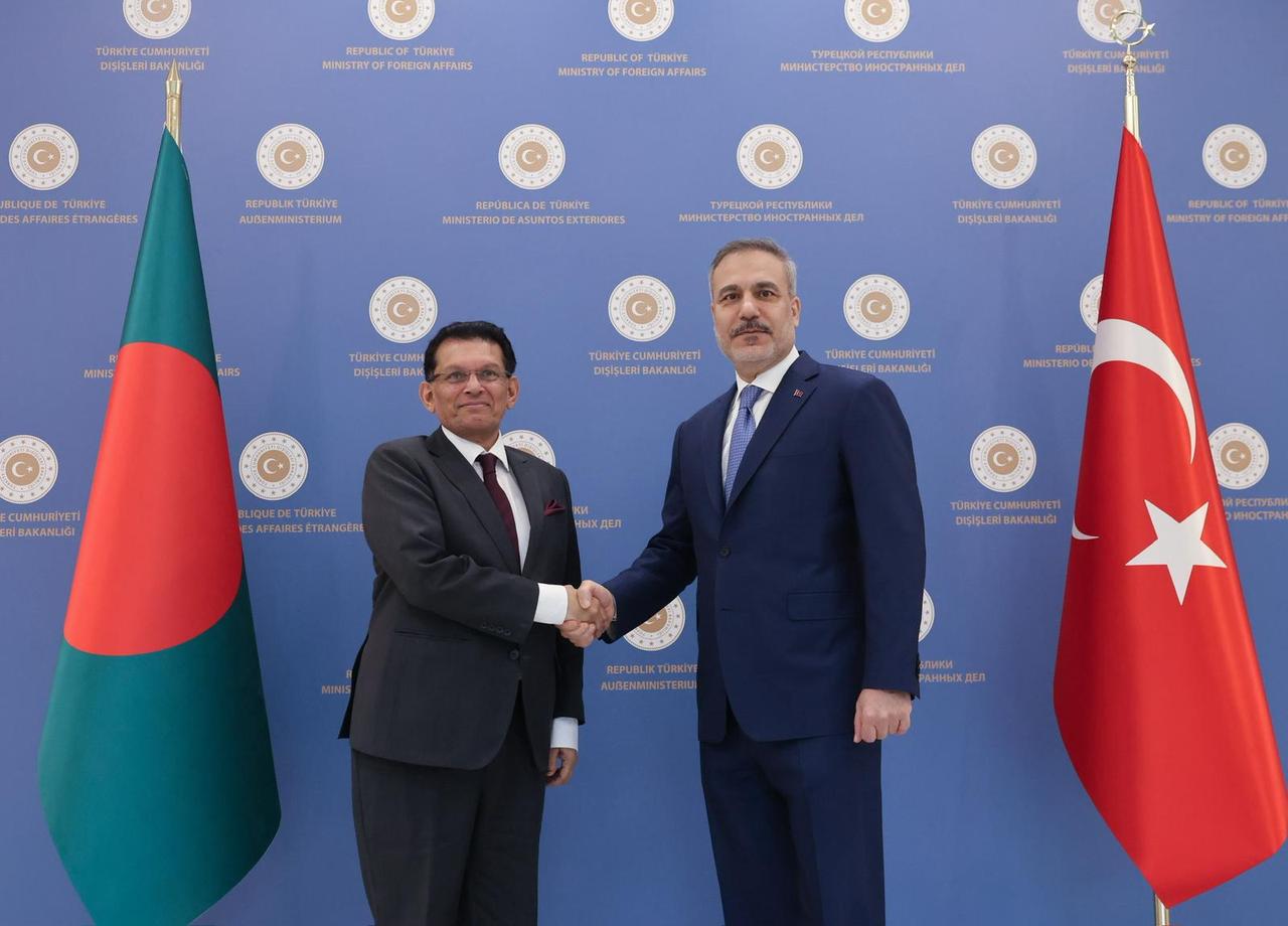 Turkish Foreign Minister Hakan Fidan (R) meets Bangladesh Foreign Minister Khalilur Rahman in Ankara, Türkiye on March 14, 2026. (AA Photo)