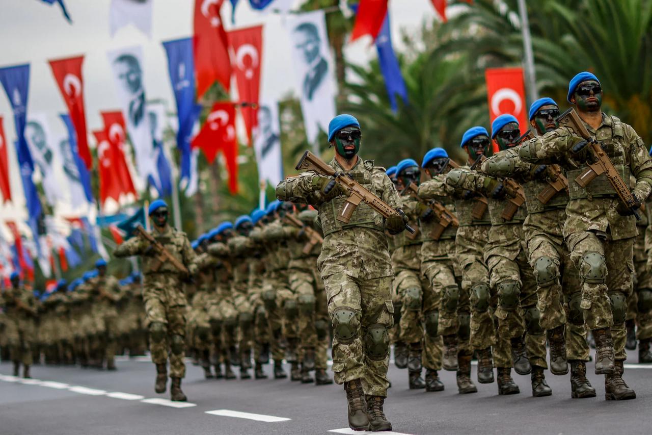 Turkish soldiers march during a military parade marking the 102nd anniversary of the Victory Day at Vatan Street in Istanbul on August 30, 2024. (AFP Photo)